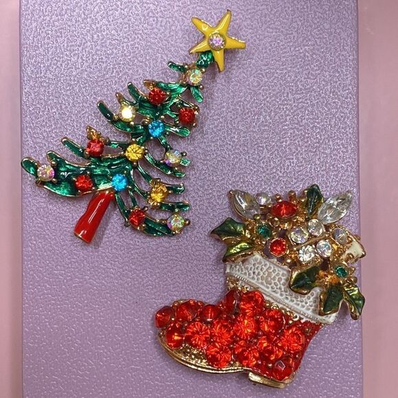 💛 Gold Tone Christmas Bootie Crystal Brooch - Picture 7 of 8